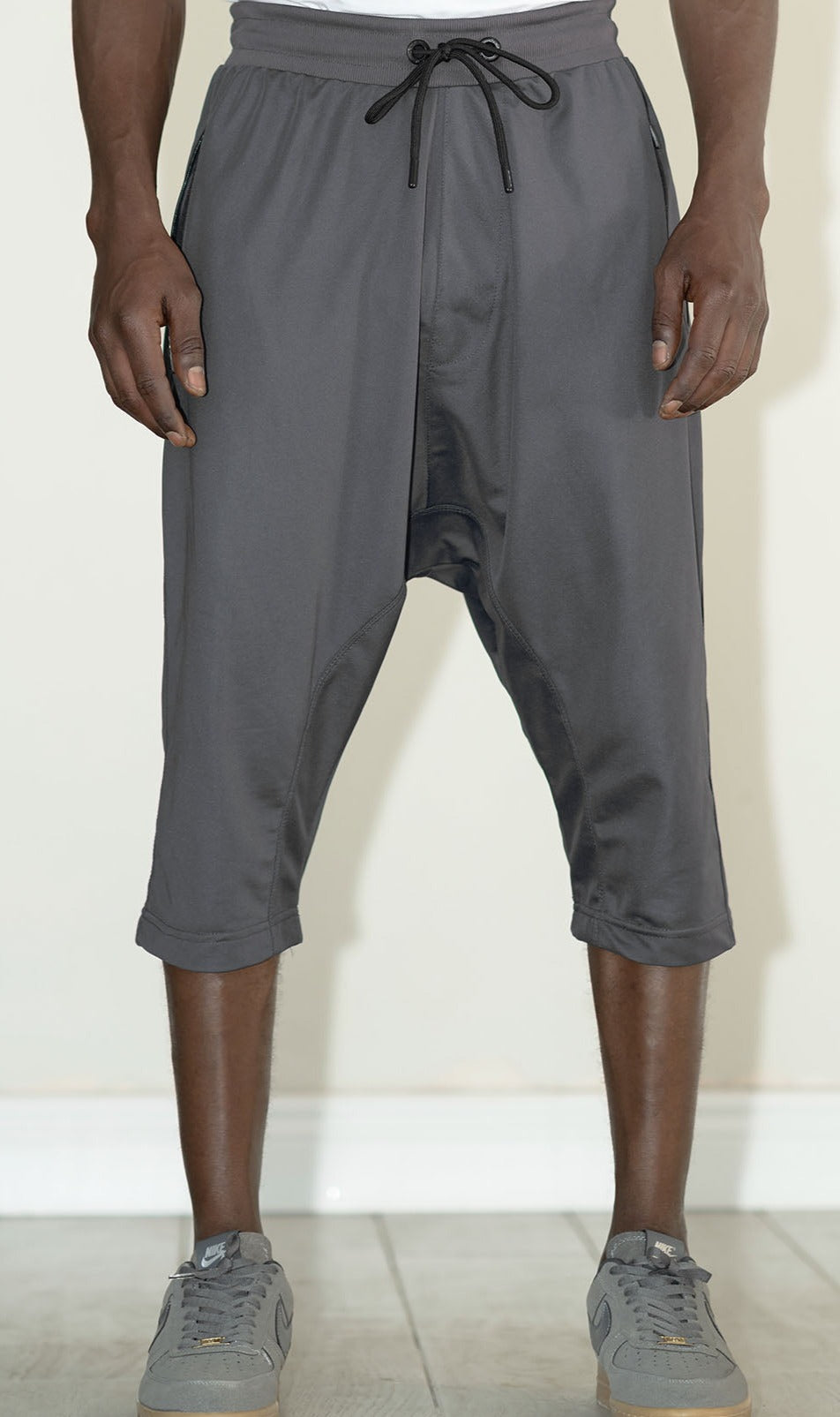 QL Relaxed Lightweight Cropped Joggers Dark Grey